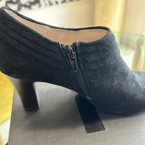 Life Stride Shoes 7.5 Black Bootie Heels Faux Suede Side Zip Womens