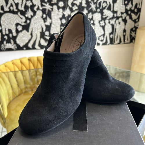 Life Stride Shoes 7.5 Black Bootie Heels Faux Suede Side Zip Womens