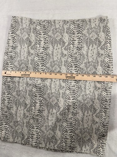 Ann Taylor Skirt Gray A-Line Straight Pencil Snakeskin Print Knee Length