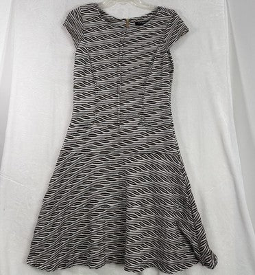 Sharagano Dress Size 8 Fit Flare Sheath Short Knit Tan Beige Navy Blue