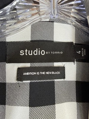 Studio By Torrid Blazer 4 Black White Check  Jacket Open Front