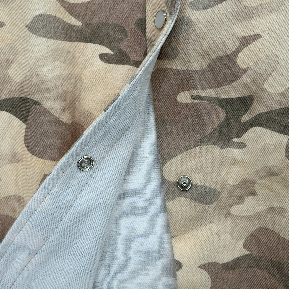 Stitch & Co. Camouflage Shirt  Large Womens Long Sleeve Snap Front Camo