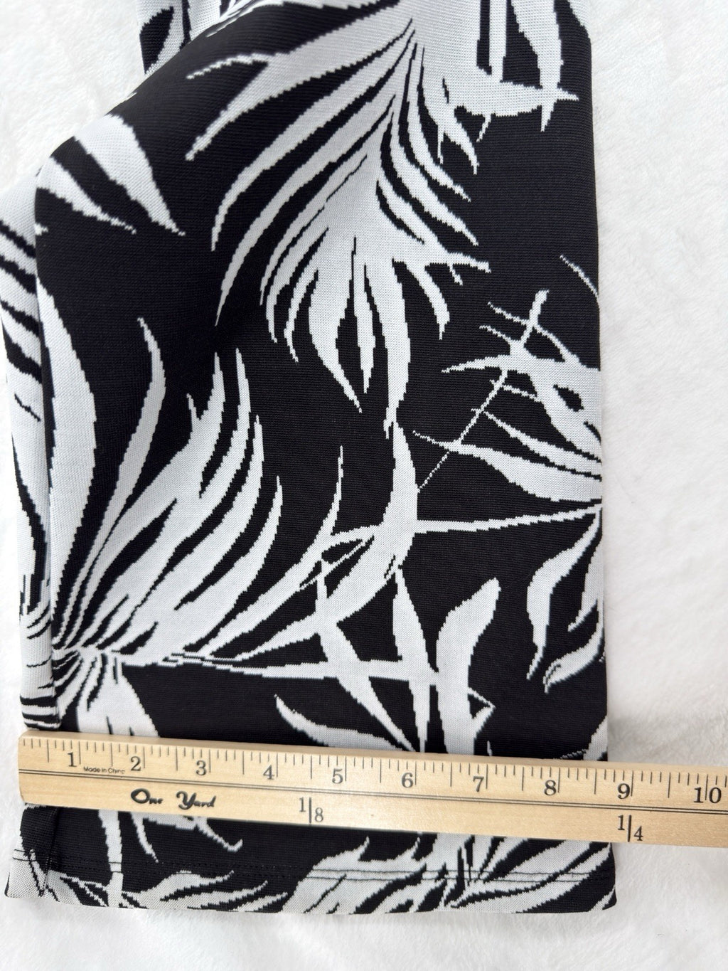 Zara Pants Medium Women Pull On Black White Tropical Jacquard High Waist Flare