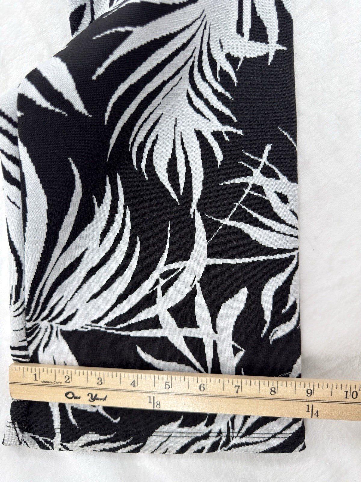 Zara Pants Medium Women Pull On Black White Tropical Jacquard High Waist Flare