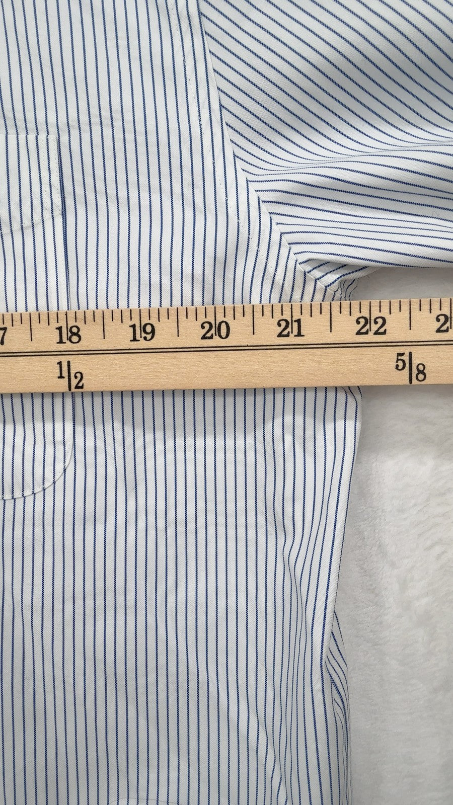 L.L.Bean Slightly Fitted Dress Shirt 16.5 33 Mens Long Sleeve White Blue striped