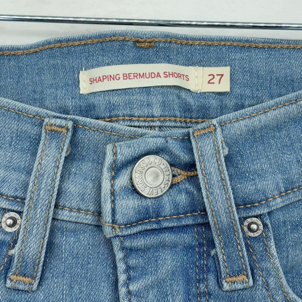 Levi's Shaping Bermuda Shorts 27 Womens Light Blue Jean Denim 9.5”