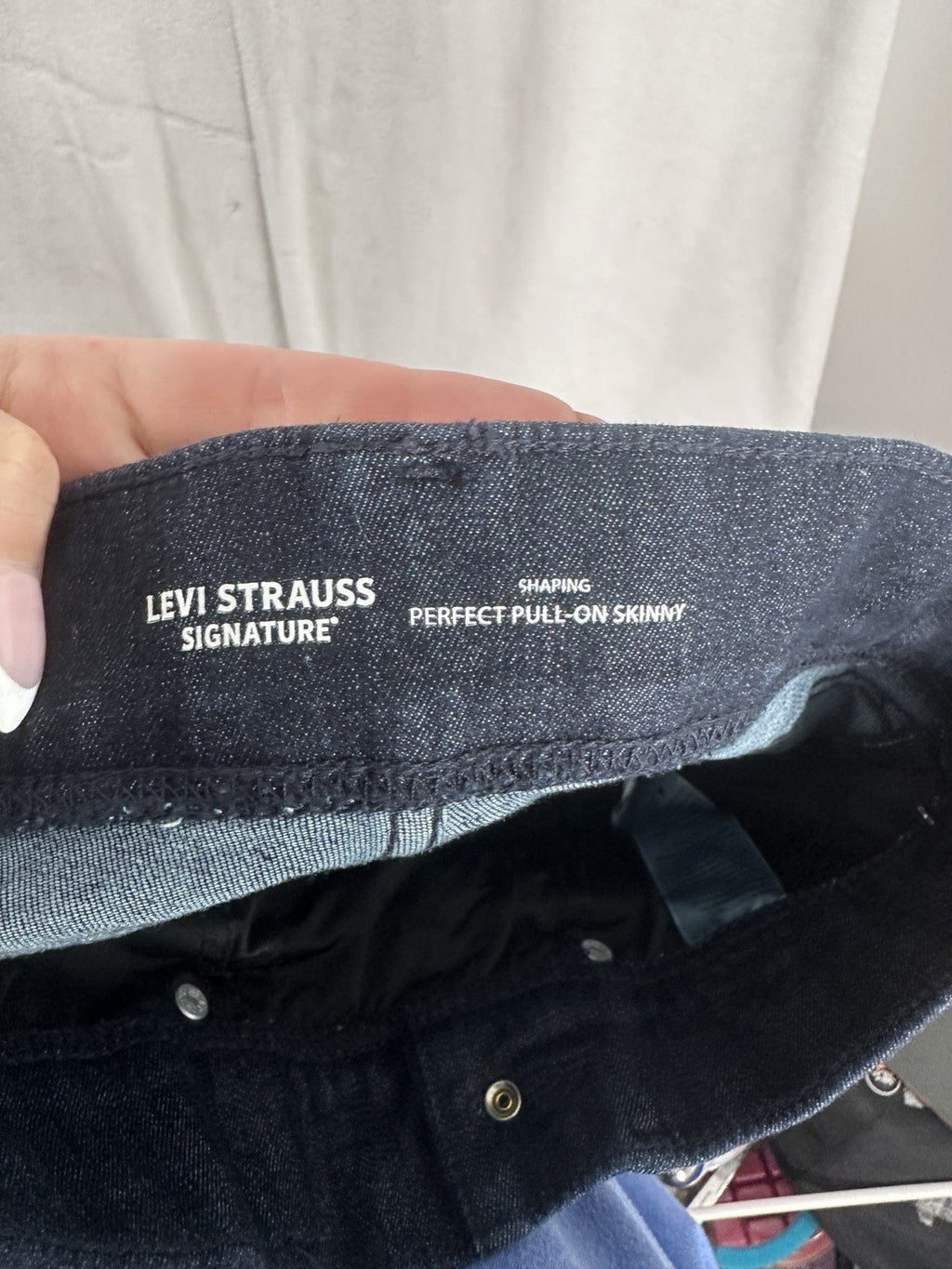 Levis Signature Jeans 4 27 Shaping Perfect Pull On Skinny Womens Dark Blue NEW