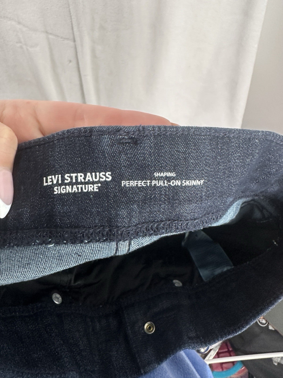 Levis Signature Jeans 4 27 Shaping Perfect Pull On Skinny Womens Dark Blue NEW