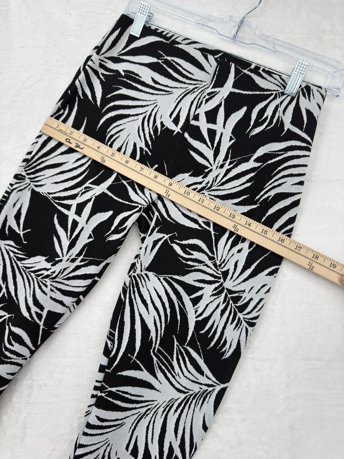 Zara Pants Medium Women Pull On Black White Tropical Jacquard High Waist Flare