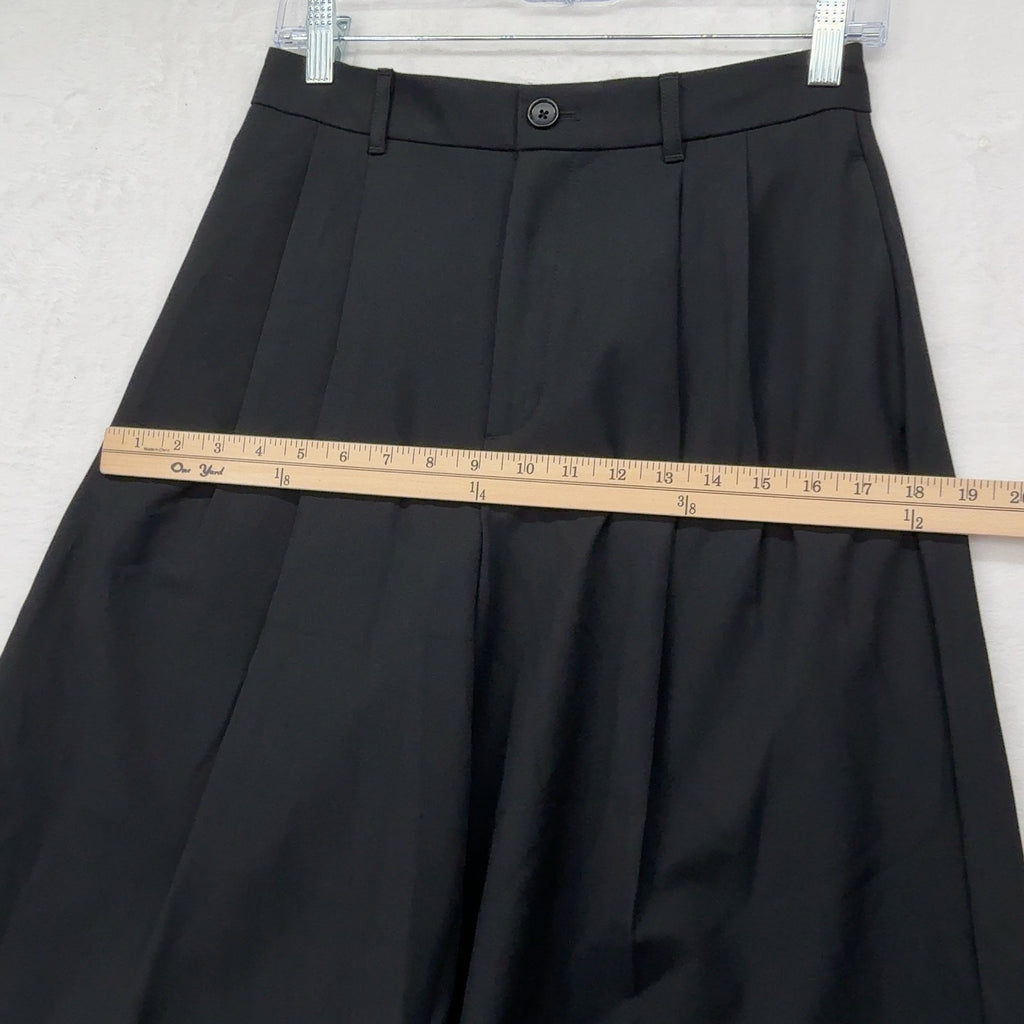 GU Uniqlo Wide Leg Bermuda Shorts M Medium Womens Black Pleated Hipster New NWT