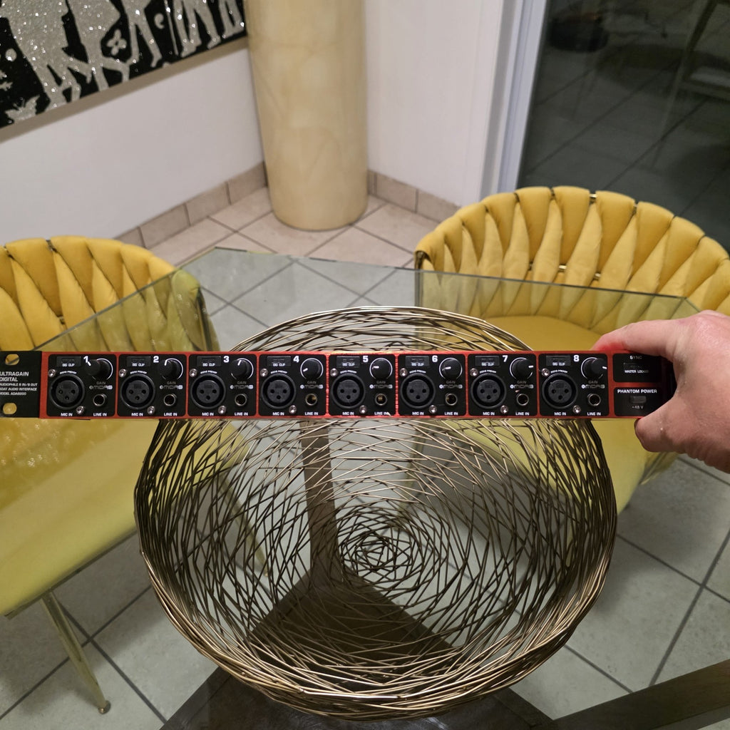 Behringer ULTRAGAIN DIGITAL AUDIOPHILE 8 IN/8 OUT ADAT AUDIO MODEL ADA8200 Inter