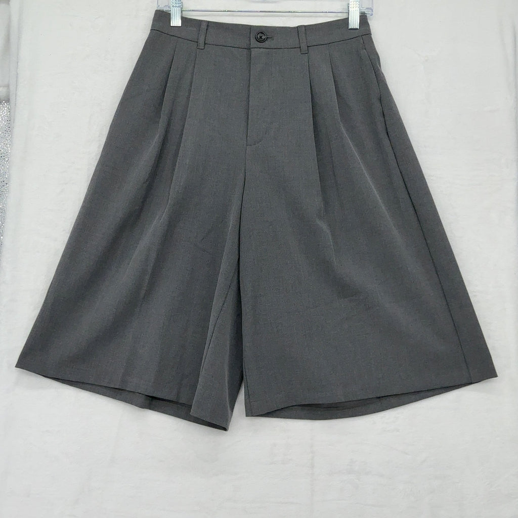 GU Uniqlo Bermuda Shorts Medium Womens Gray Wide Leg Culottes Hipster New NWT
