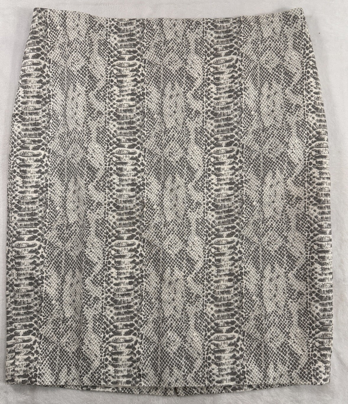 Ann Taylor Skirt Gray A-Line Straight Pencil Snakeskin Print Knee Length