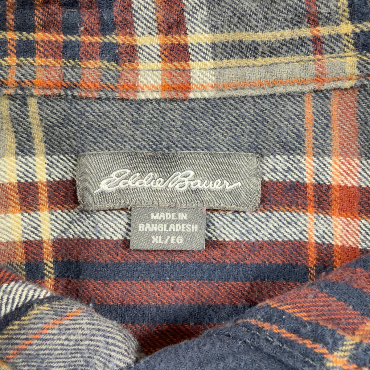 Eddie Bauer Flannel Shirt XL Navy plaid 100% cotton chest pocket button front
