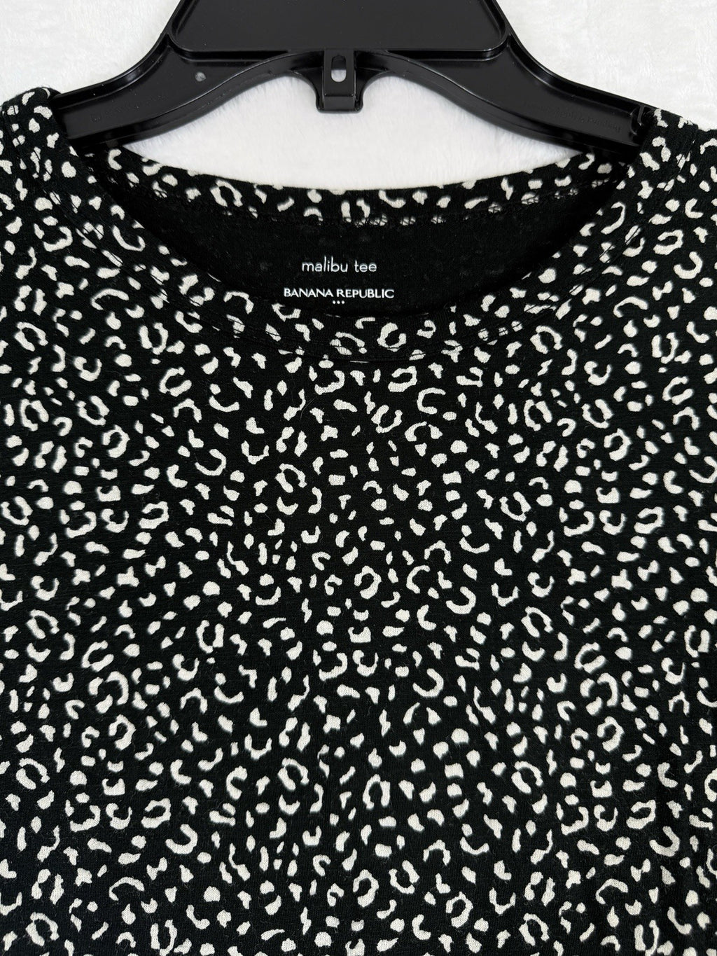 Banana Republic Malibu Tee Small Womens Black Gray Animal Print Long Sleeve