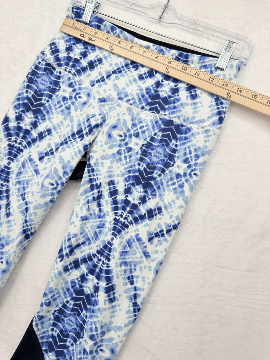 Victoria’s Secret Sport Medium Knockout Leggings Blue Tie Dye Capri Womens VSX