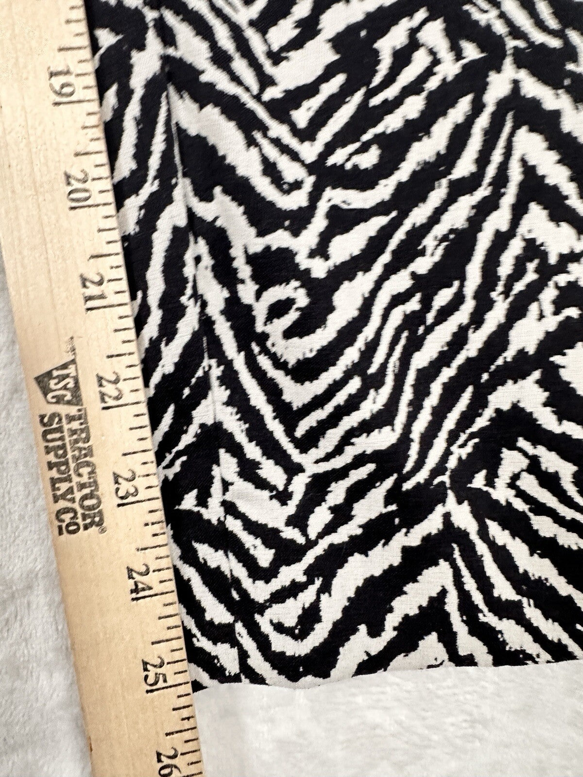 Banana Republic Sloan Pants 4S 4 Short Black White Zebra Stripe Womens