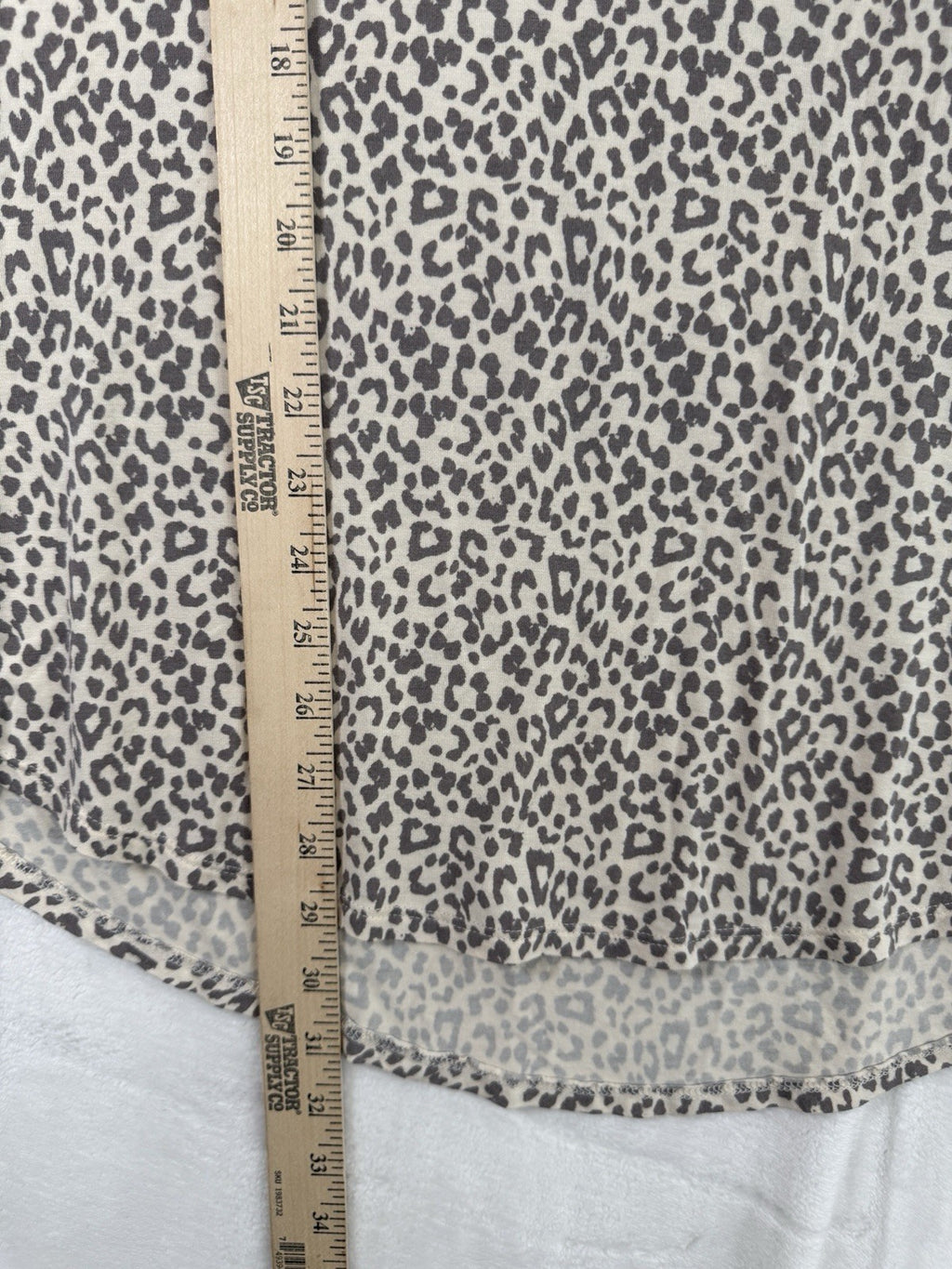 American Eagle Soft Sexy Tee Large Short Sleeve Gray Cheetah Animal Print Top