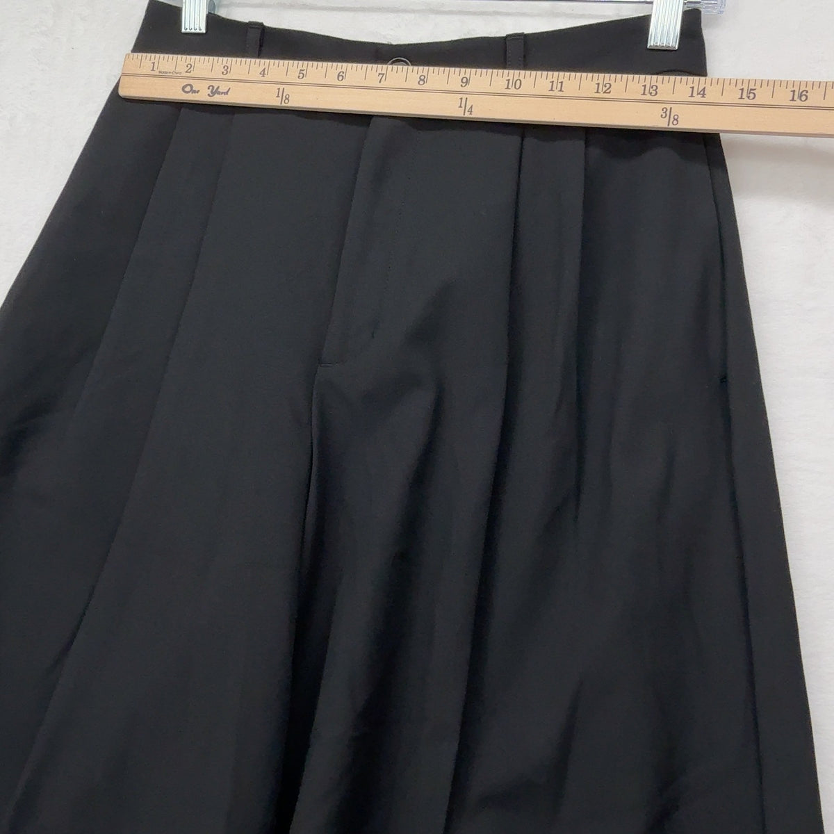 GU Uniqlo Wide Leg Bermuda Shorts M Medium Womens Black Pleated Hipster New NWT