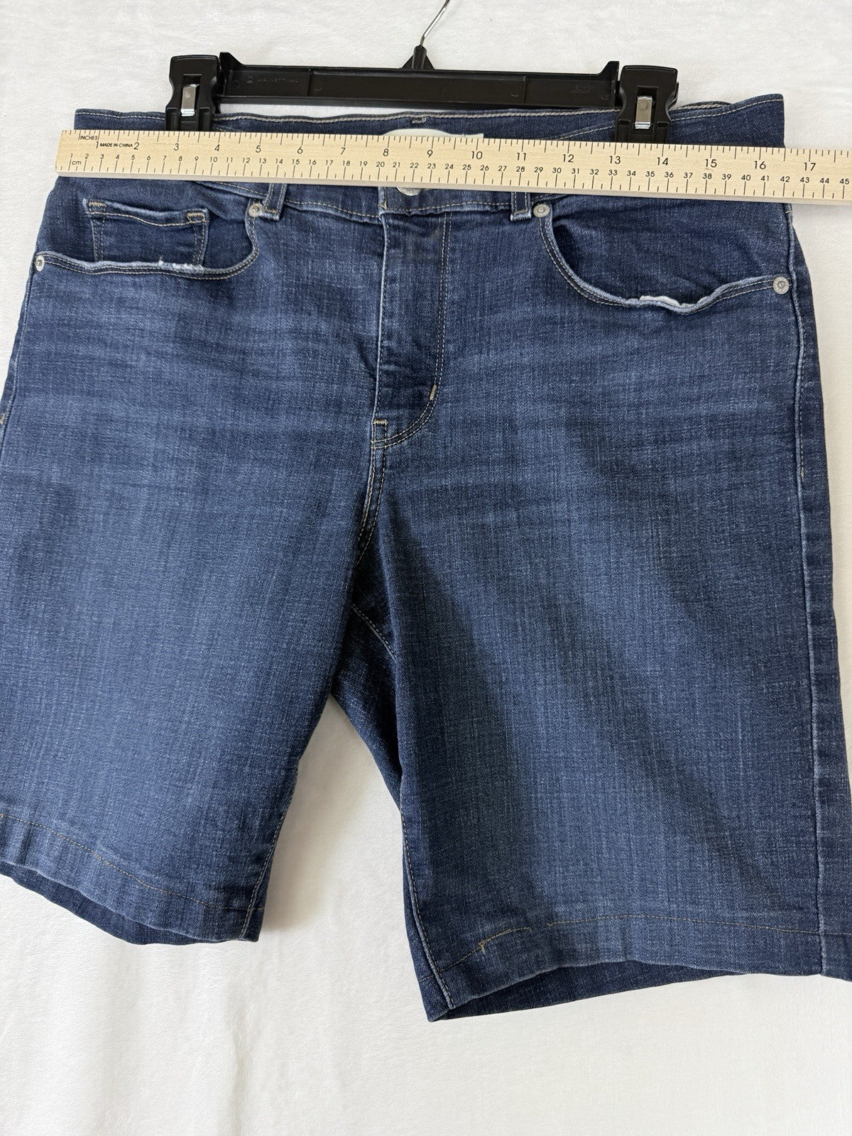 Levis Classic Bermuda Shorts 31 Womens Blue Denim