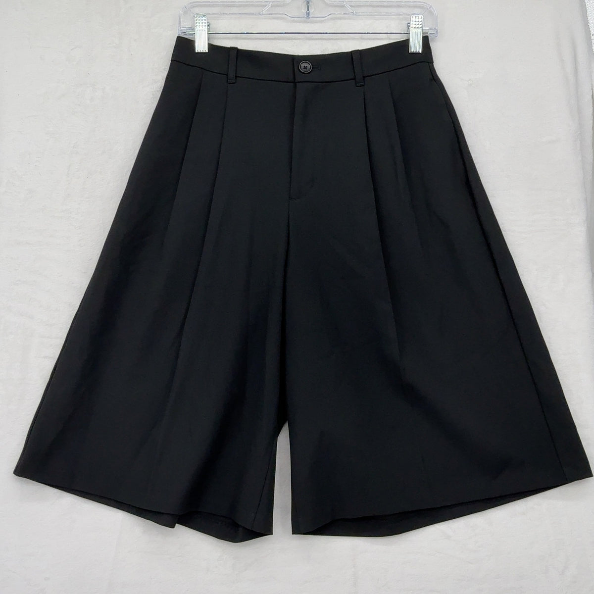 GU Uniqlo Wide Leg Bermuda Shorts M Medium Womens Black Pleated Hipster New NWT