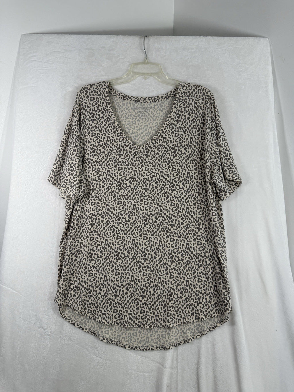 American Eagle Soft Sexy Tee Large Short Sleeve Gray Cheetah Animal Print Top