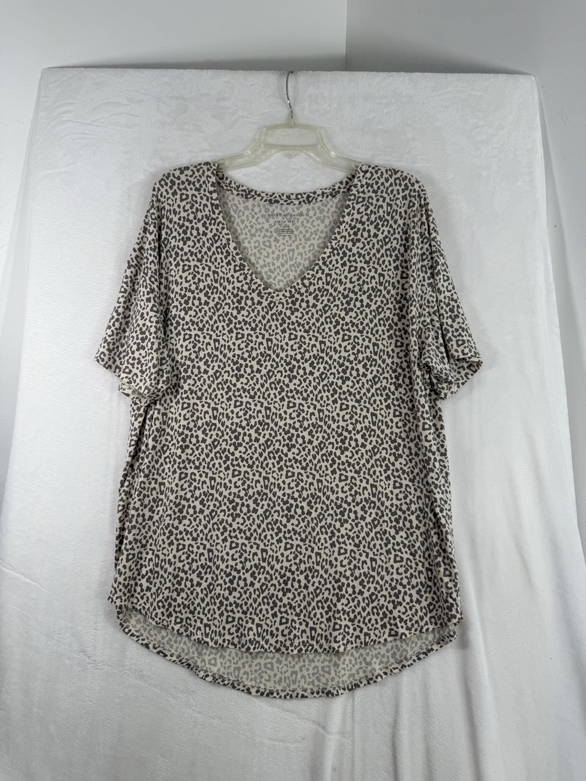American Eagle Soft Sexy Tee Large Short Sleeve Gray Cheetah Animal Print Top