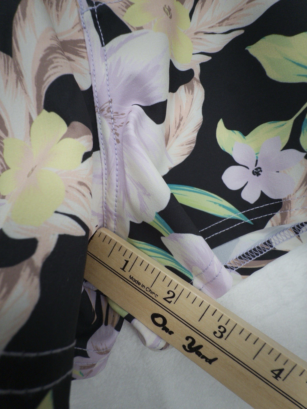 Billabong Womens Board Shorts Medium Black Floral Shadow Tropic Swim Bottoms New