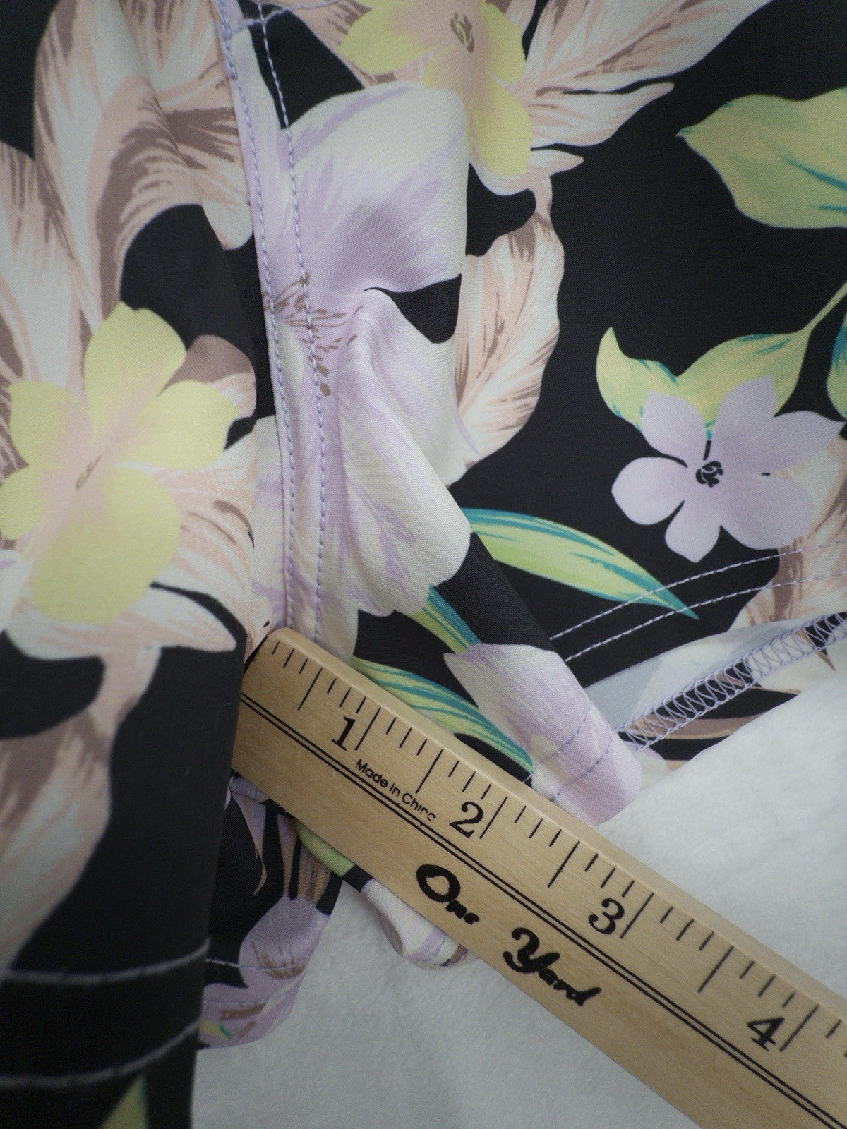 Billabong Womens Board Shorts Medium Black Floral Shadow Tropic Swim Bottoms New