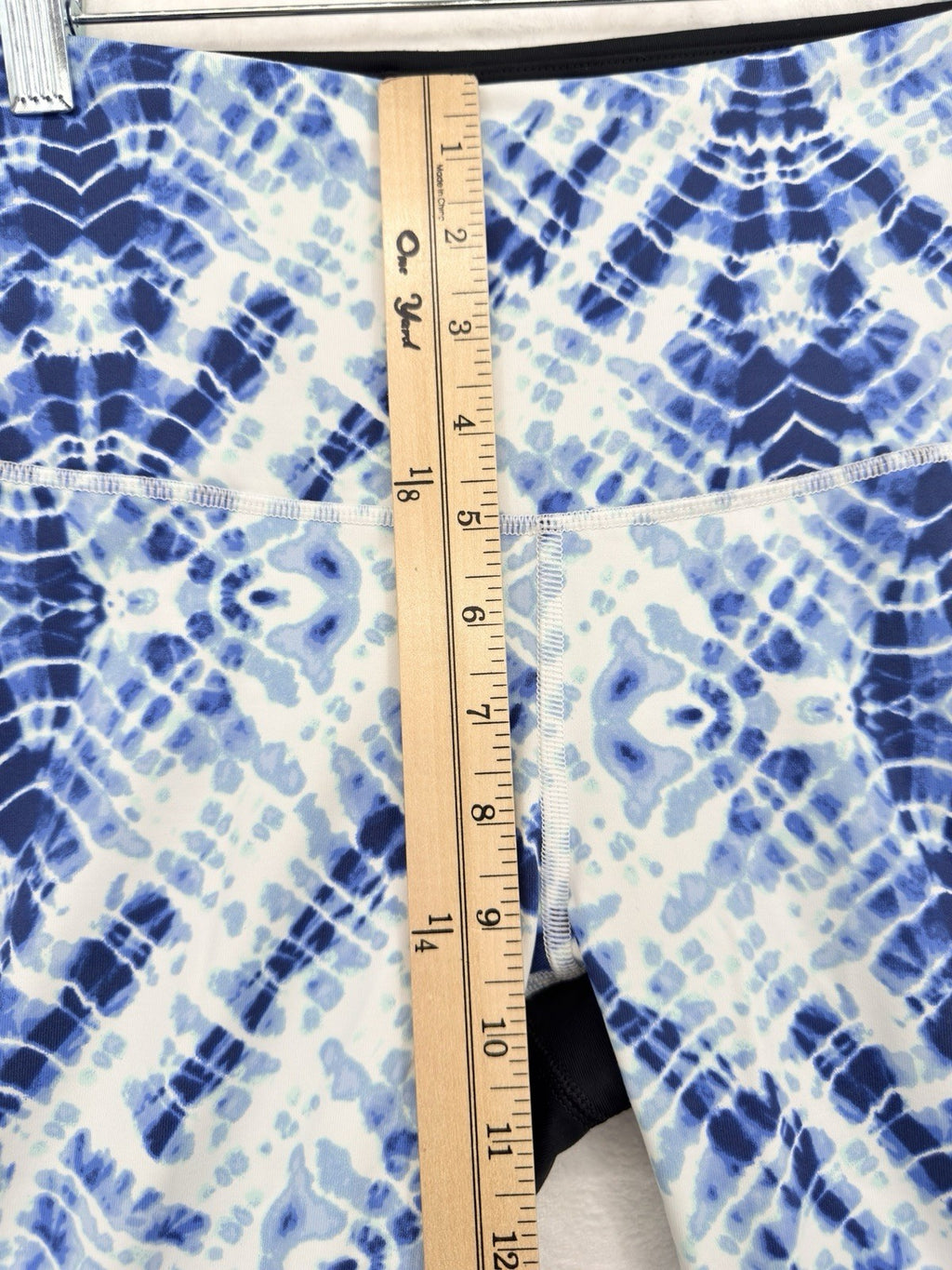 Victoria’s Secret Sport Medium Knockout Leggings Blue Tie Dye Capri Womens VSX