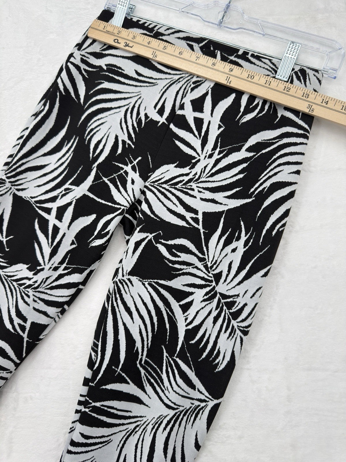 Zara Pants Medium Women Pull On Black White Tropical Jacquard High Waist Flare
