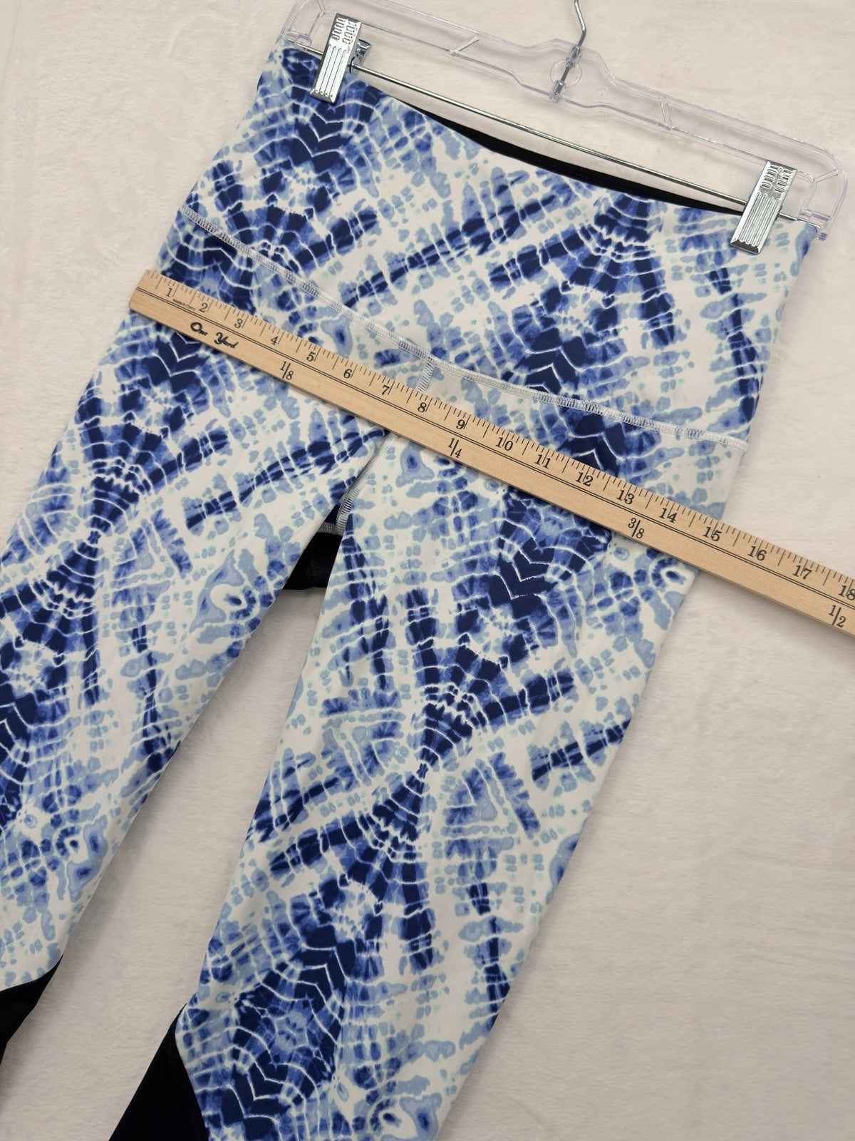 Victoria’s Secret Sport Medium Knockout Leggings Blue Tie Dye Capri Womens VSX