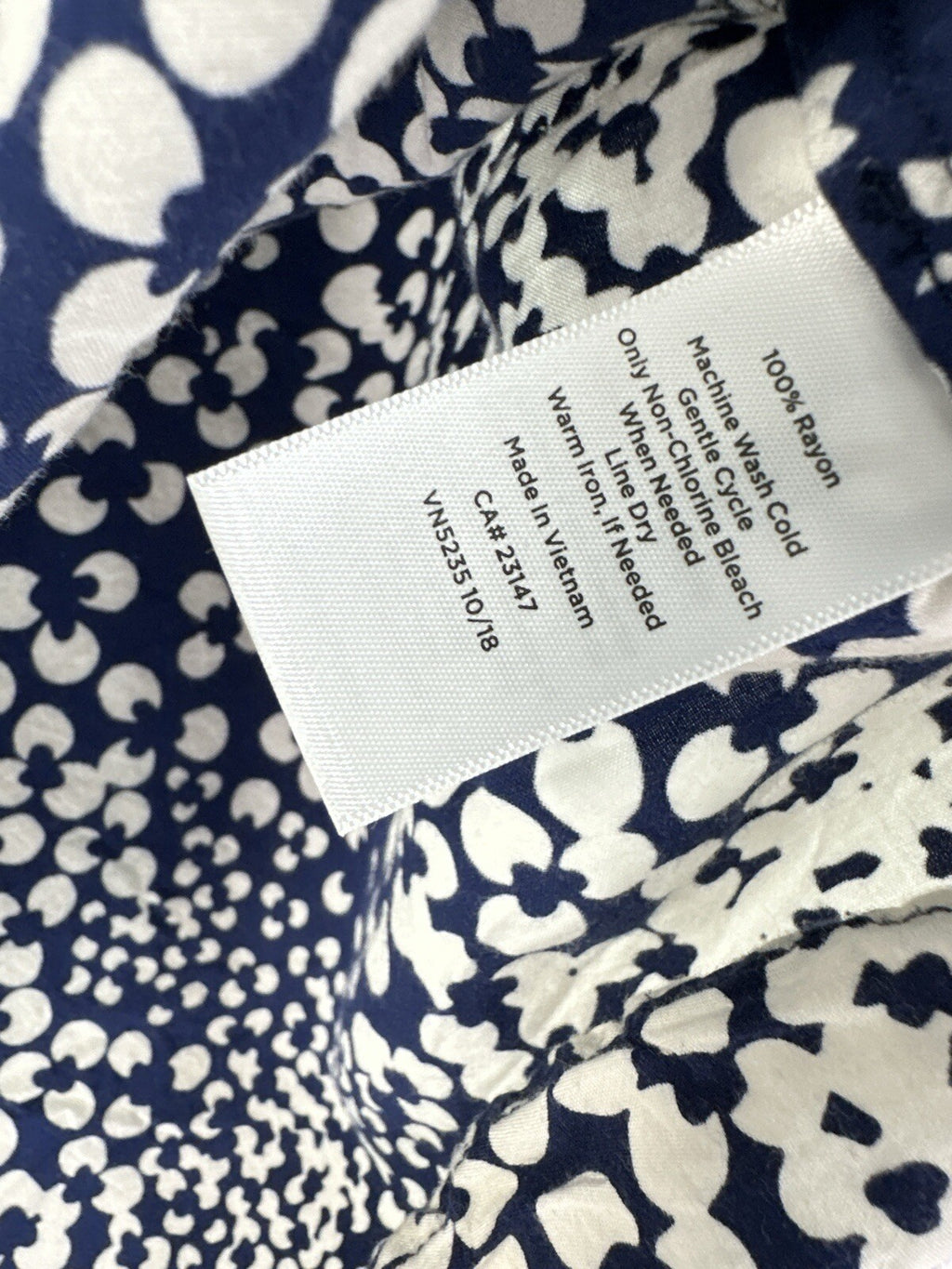 Talbots Medium Top Blue Blouse Abstract Clover Lightweight Rayon Womens Shirt