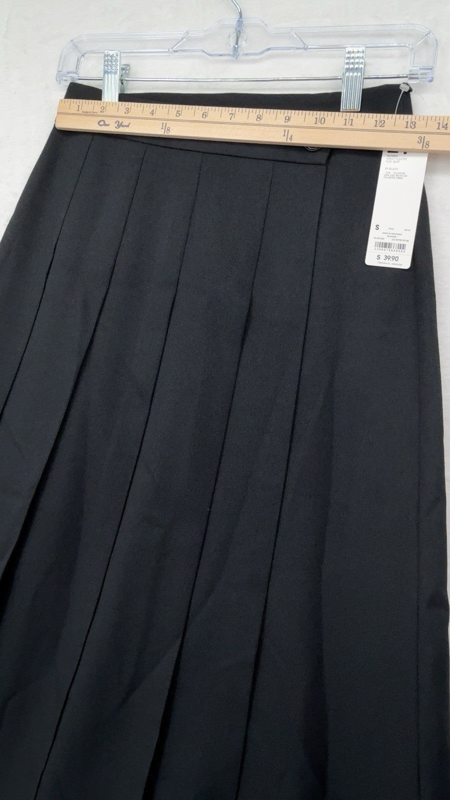 GU Wrap Pleated Midi Skirt Small Women Black Uniqlo Dark Academia New NWT