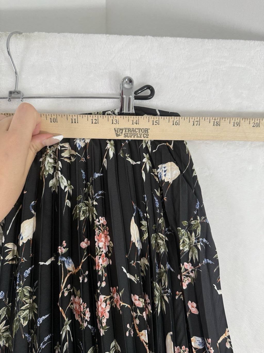 Banana Republic Midi Skirt 12 Black Bird Floral Print Soft Satin Pleated Womens