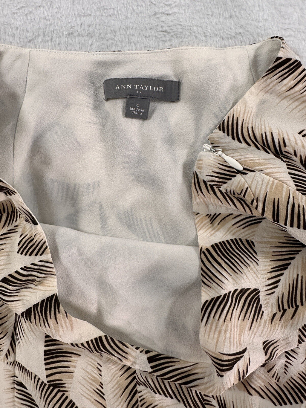 Ann Taylor Silk Skirt Size 4 Lined Tropical Print Knee Length A Line