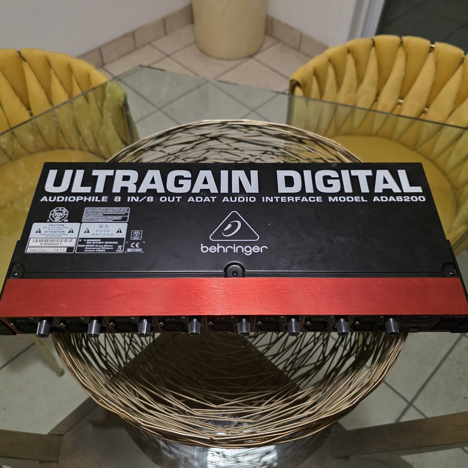Behringer ULTRAGAIN DIGITAL AUDIOPHILE 8 IN/8 OUT ADAT AUDIO MODEL ADA8200 Inter