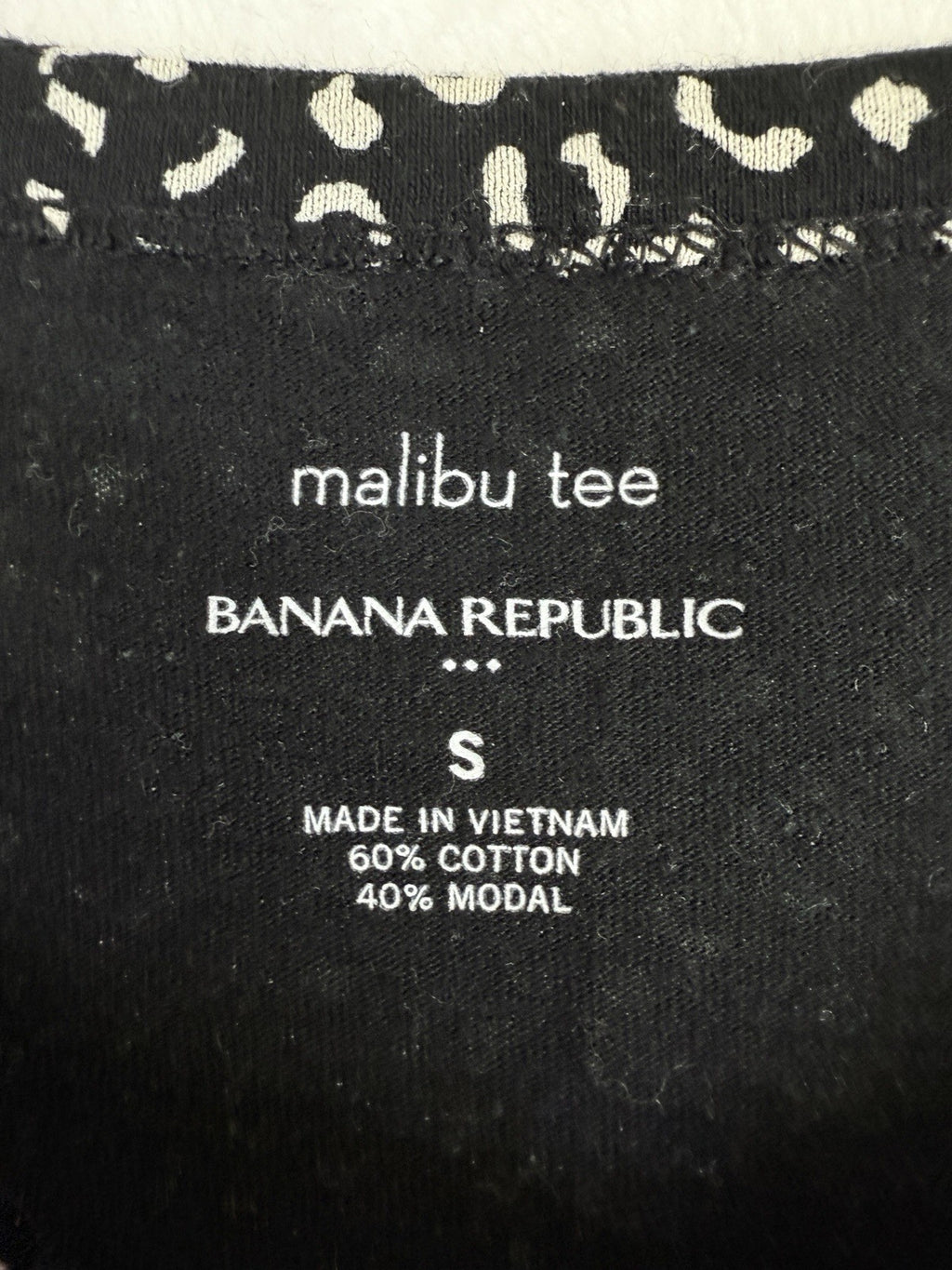 Banana Republic Malibu Tee Small Womens Black Gray Animal Print Long Sleeve