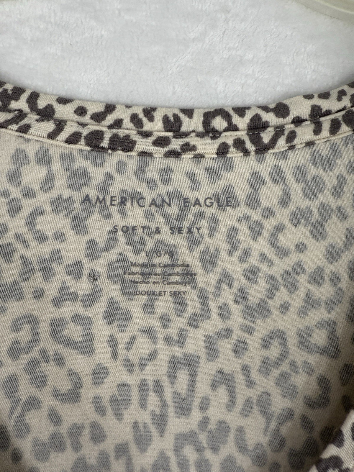 American Eagle Soft Sexy Tee Large Short Sleeve Gray Cheetah Animal Print Top