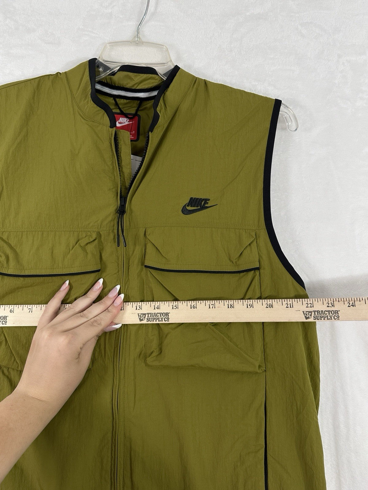 New Nike Vest Mens Medium Green Tech Woven Utility Nylon FZ0748-307 Full Zip