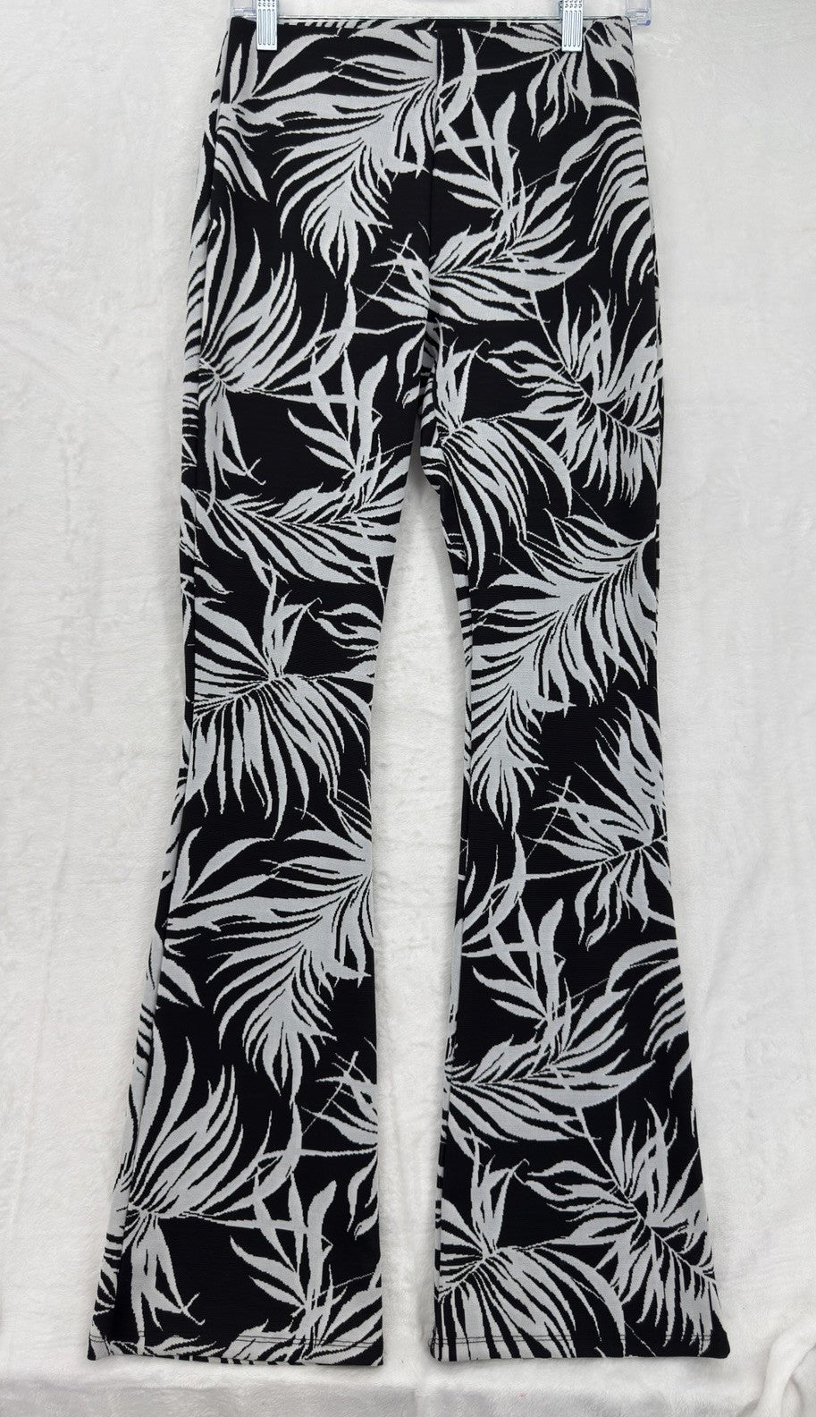 Zara Pants Medium Women Pull On Black White Tropical Jacquard High Waist Flare