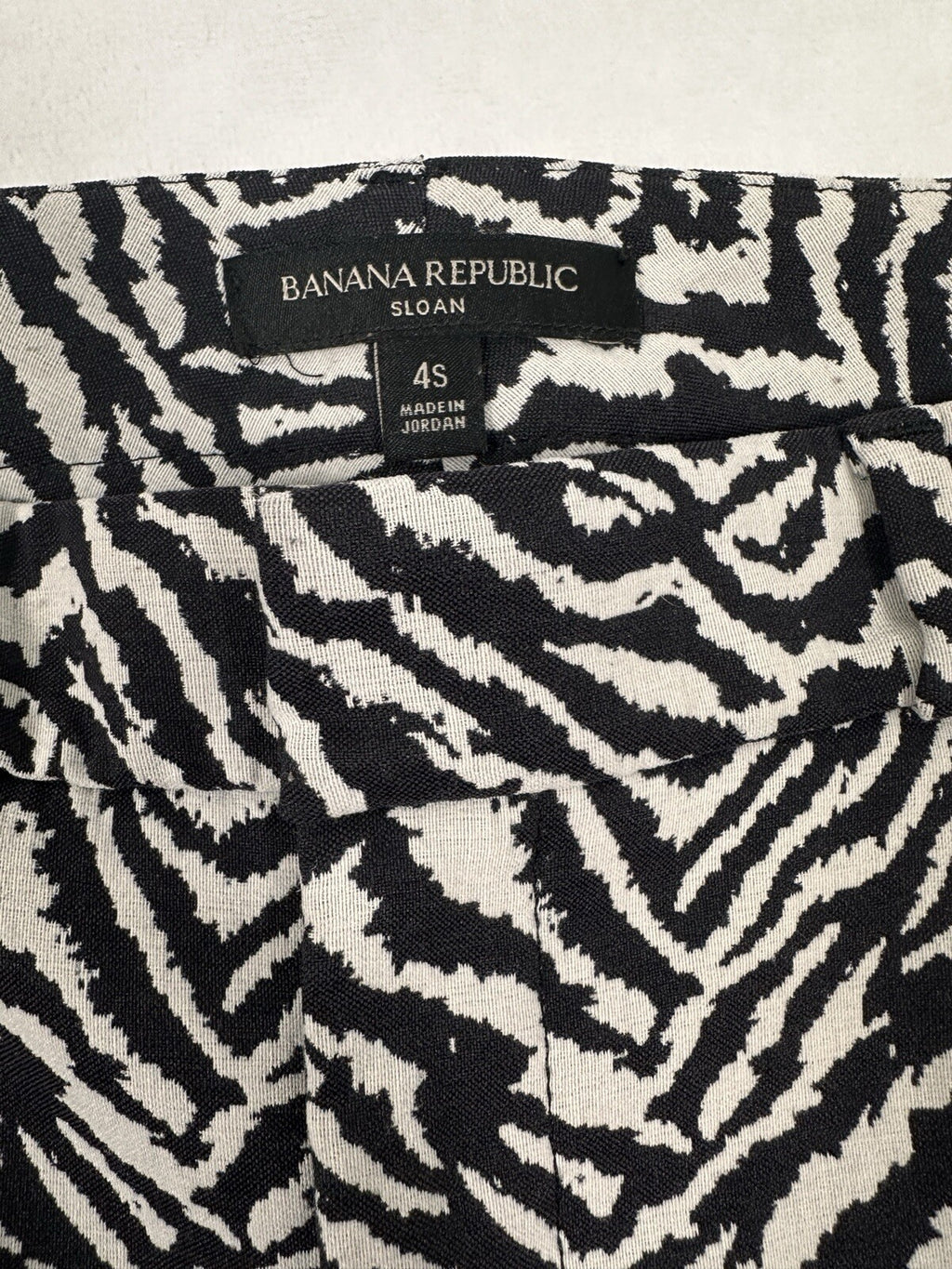 Banana Republic Sloan Pants 4S 4 Short Black White Zebra Stripe Womens